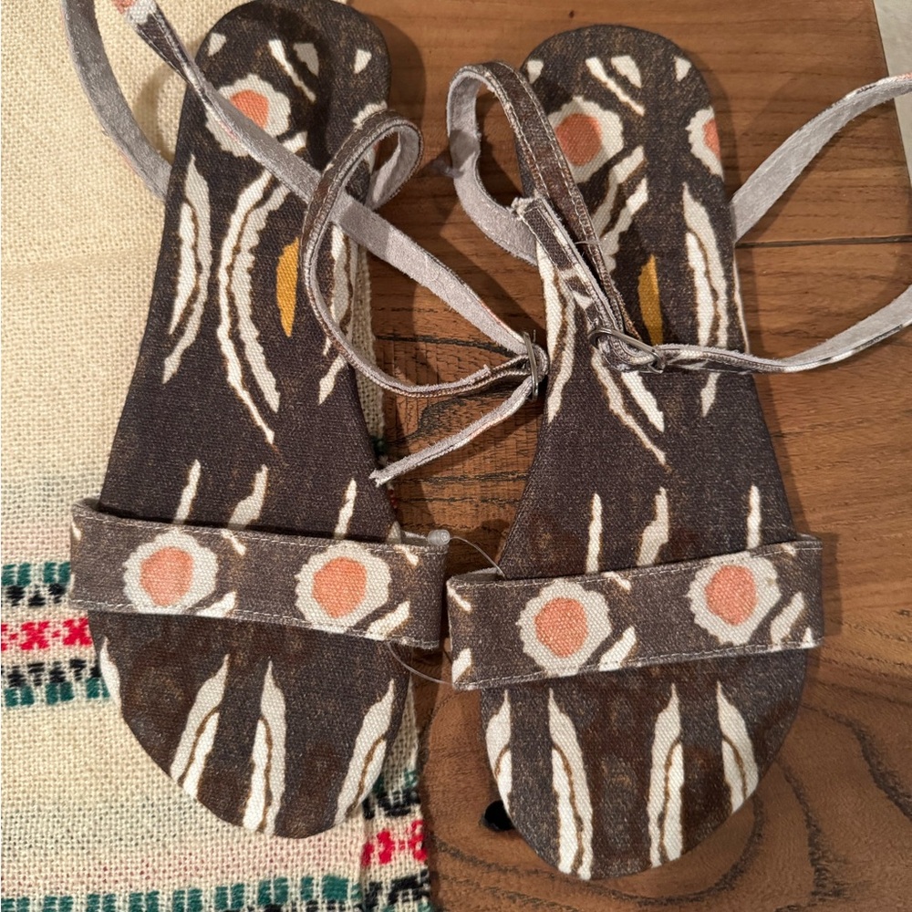 NWOT Free People Brown Patterned Sandals